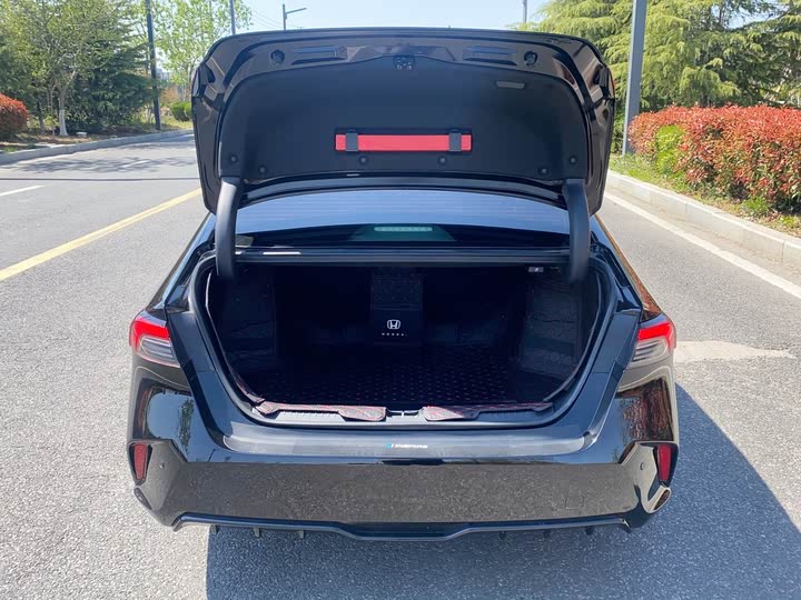 Фото 24 - Honda Inspire