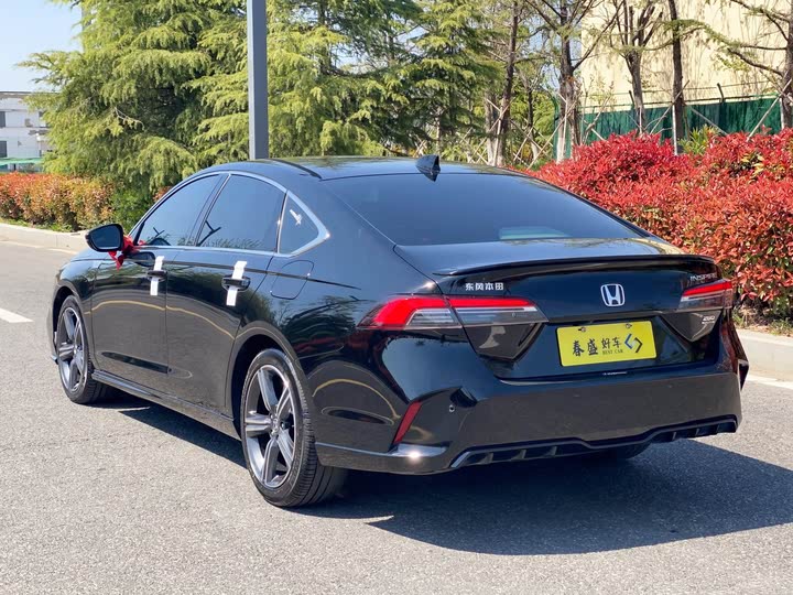 Фото 6 - Honda Inspire