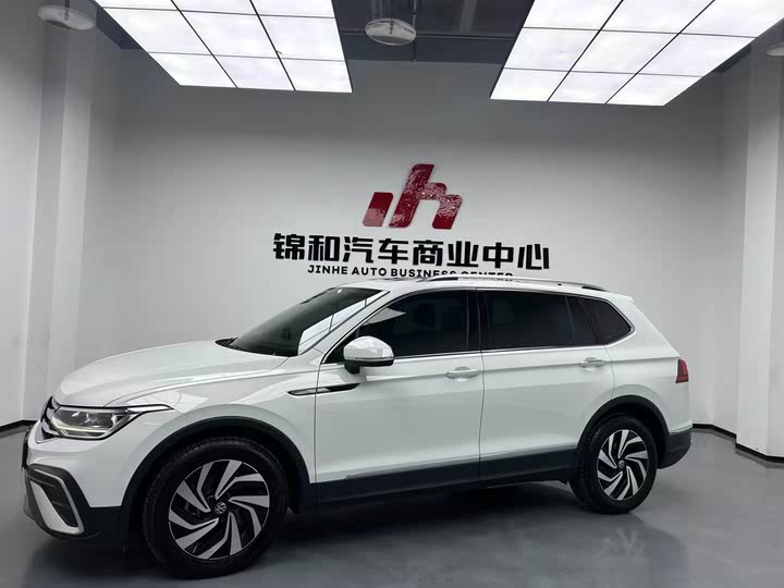 Фото 1 - Volkswagen Tiguan L Pro