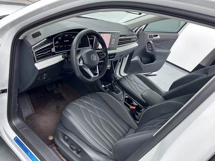 Фото 2 - Volkswagen Tiguan L Pro