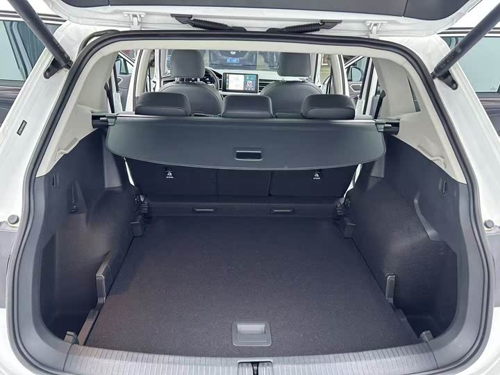 Фото 6 - Volkswagen Tiguan L Pro