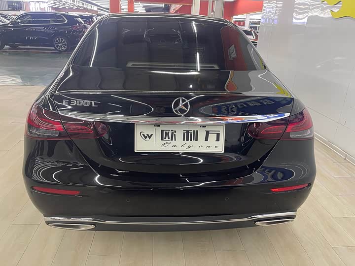 Фото 3 - Mercedes-Benz E-Class