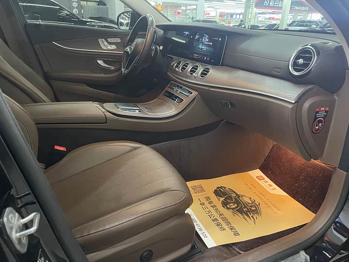 Фото 5 - Mercedes-Benz E-Class