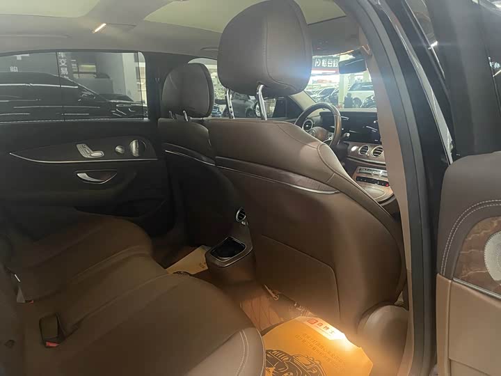 Фото 6 - Mercedes-Benz E-Class