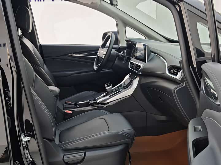 Фото 10 - Maxus Mifa 5