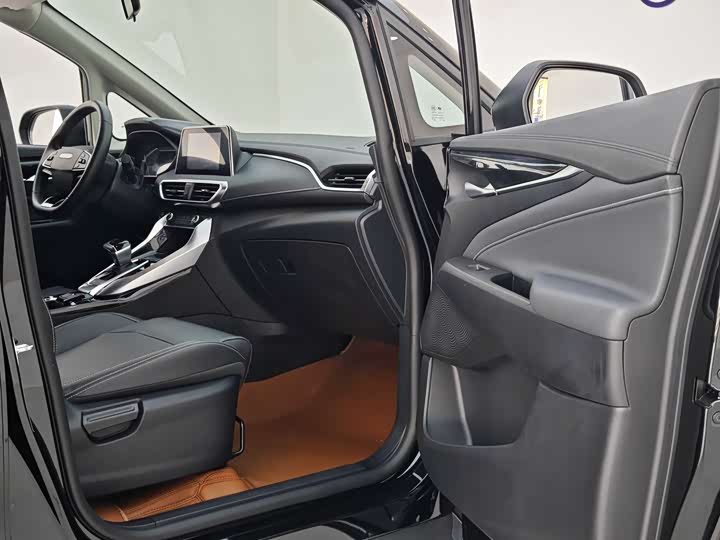 Фото 13 - Maxus Mifa 5