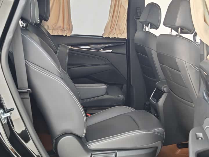 Фото 14 - Maxus Mifa 5