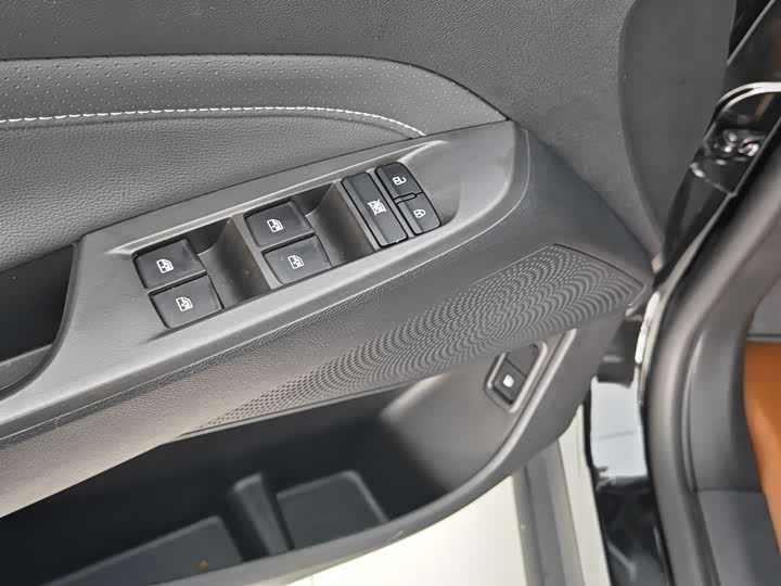 Фото 22 - Maxus Mifa 5