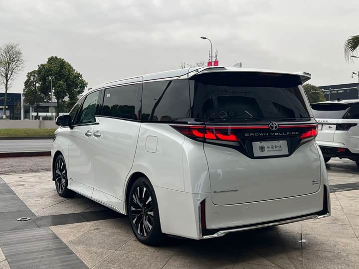 Фото 16 - Toyota Vellfire