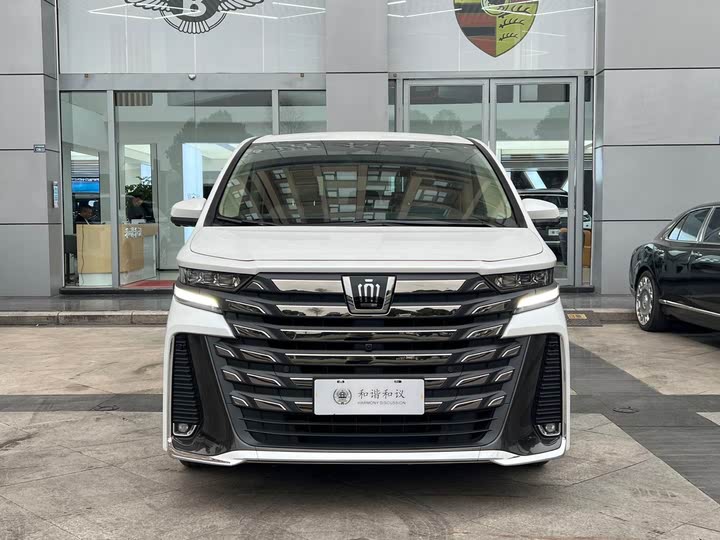 Фото 2 - Toyota Vellfire