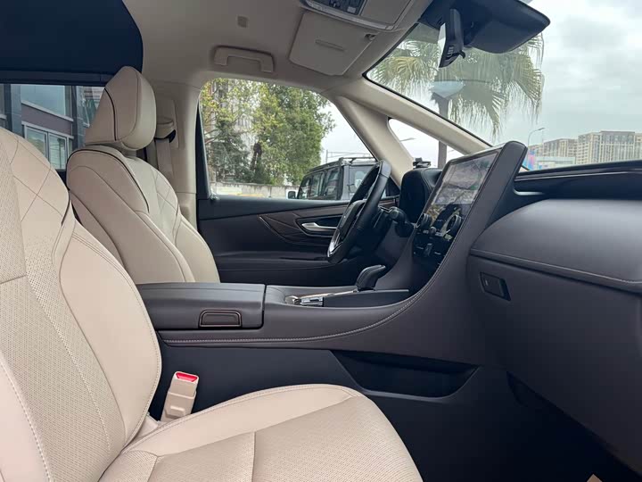 Фото 5 - Toyota Vellfire