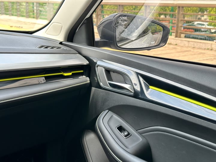 Фото 12 - Roewe i5