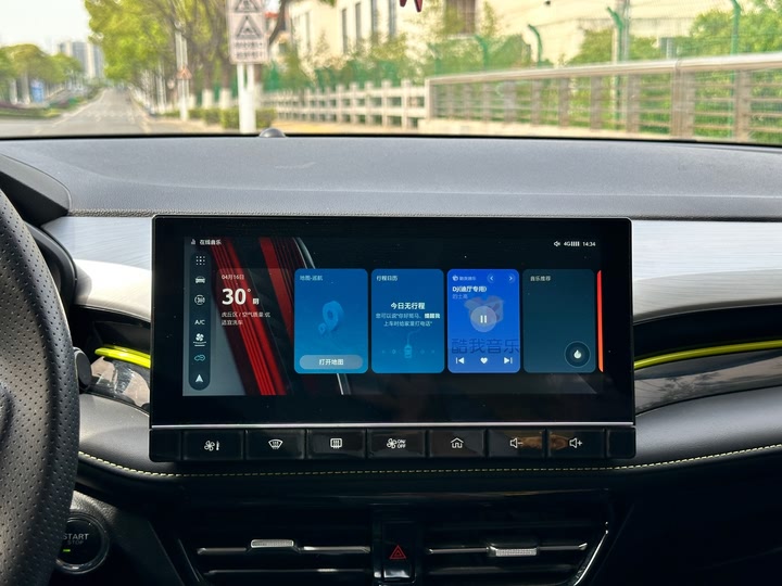 Фото 14 - Roewe i5