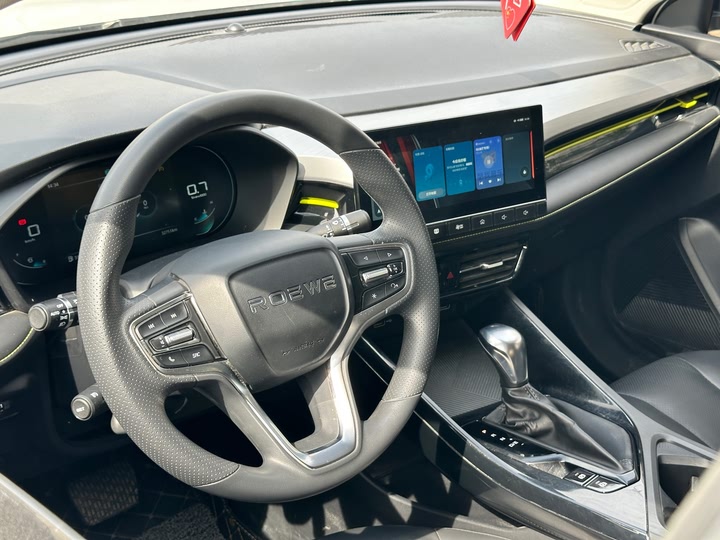 Фото 16 - Roewe i5