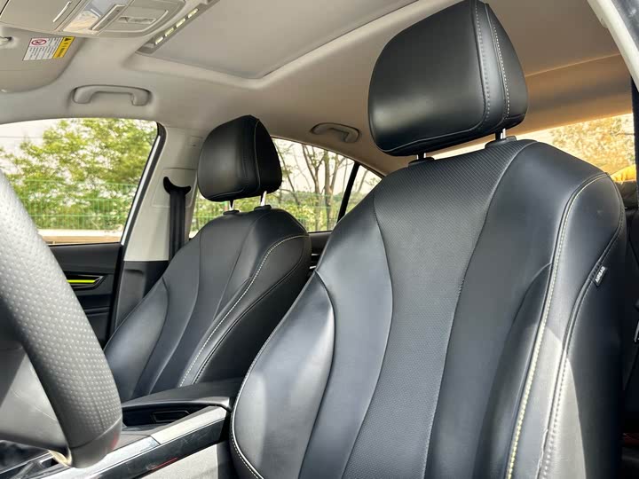 Фото 19 - Roewe i5