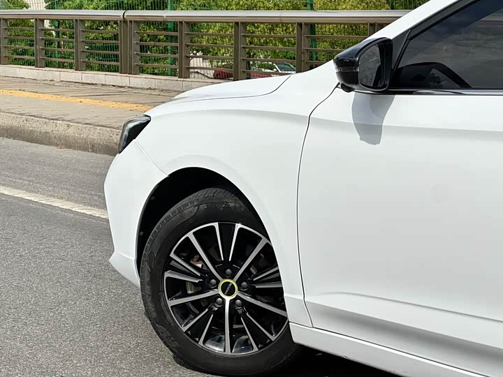 Фото 22 - Roewe i5