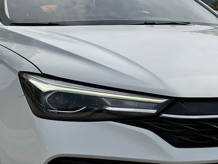 Фото 23 - Roewe i5