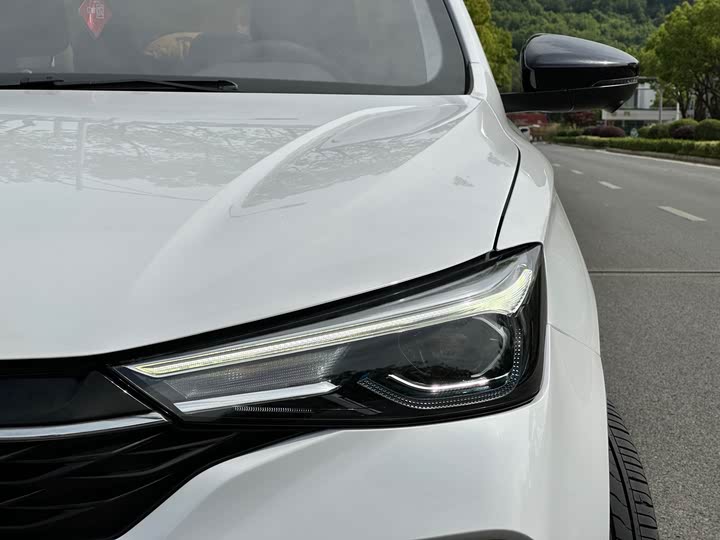 Фото 24 - Roewe i5