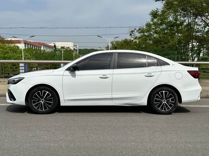 Фото 4 - Roewe i5