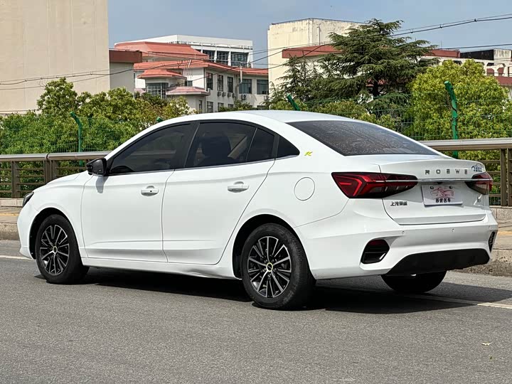 Фото 5 - Roewe i5