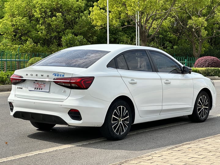 Фото 7 - Roewe i5