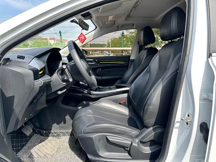 Фото 8 - Roewe i5