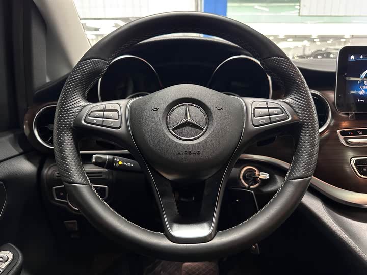 Фото 12 - Mercedes-Benz V-Class