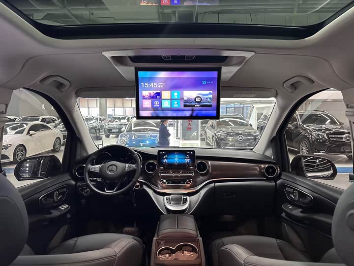 Фото 14 - Mercedes-Benz V-Class