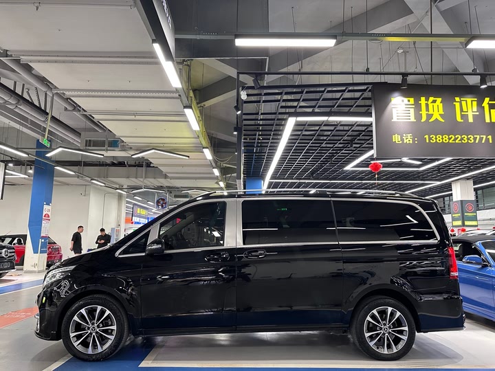 Фото 7 - Mercedes-Benz V-Class