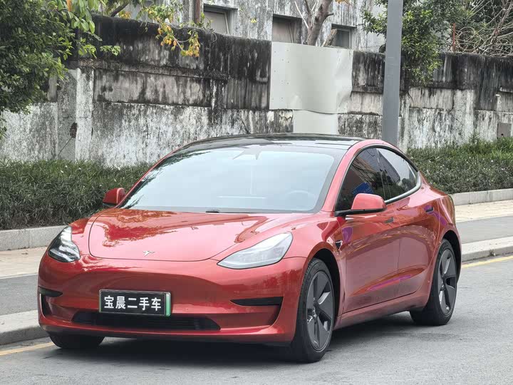 Фото 1 - Tesla Model 3