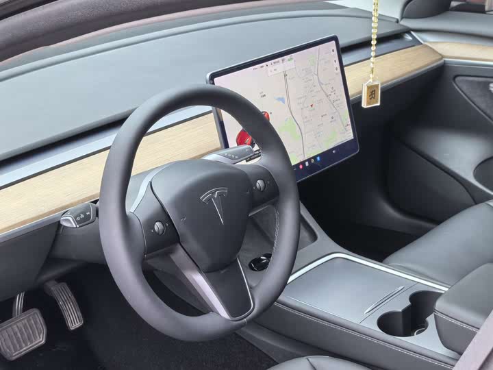 Фото 11 - Tesla Model 3