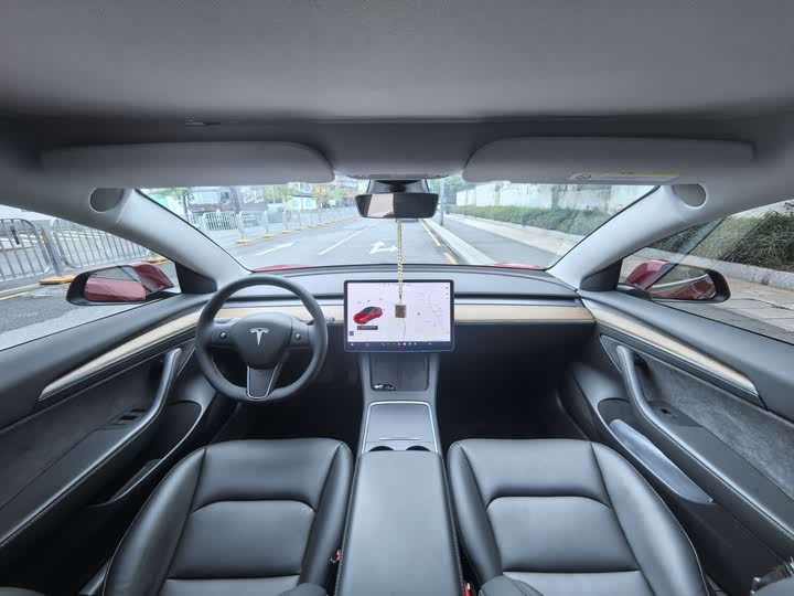 Фото 12 - Tesla Model 3