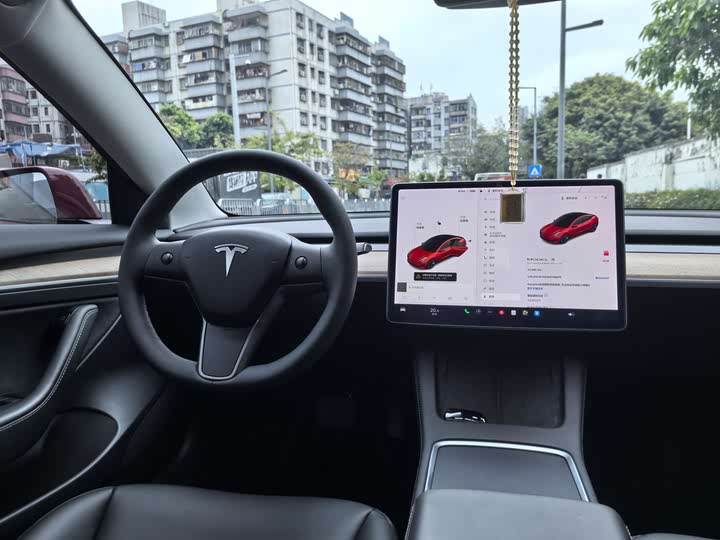 Фото 13 - Tesla Model 3