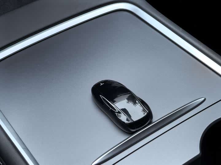 Фото 14 - Tesla Model 3