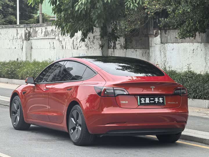 Фото 4 - Tesla Model 3