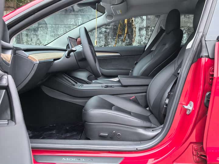 Фото 9 - Tesla Model 3