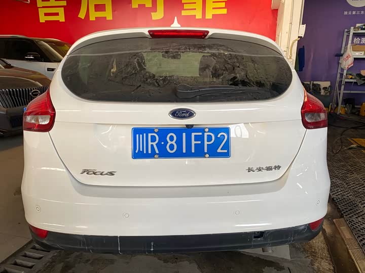 Фото 10 - Ford Focus