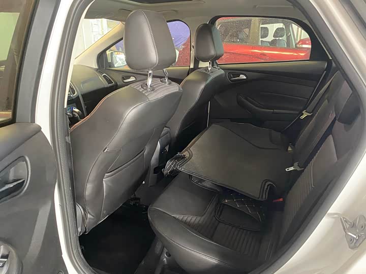 Фото 4 - Ford Focus