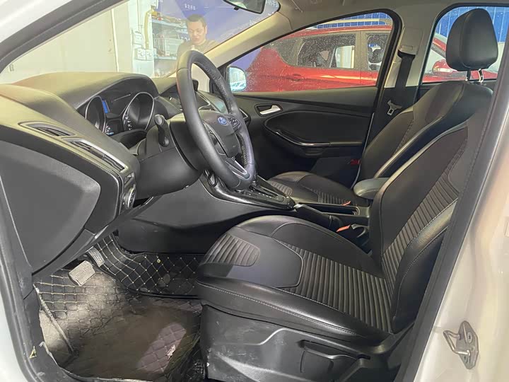 Фото 5 - Ford Focus