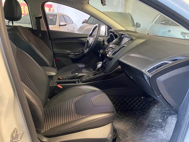 Фото 6 - Ford Focus