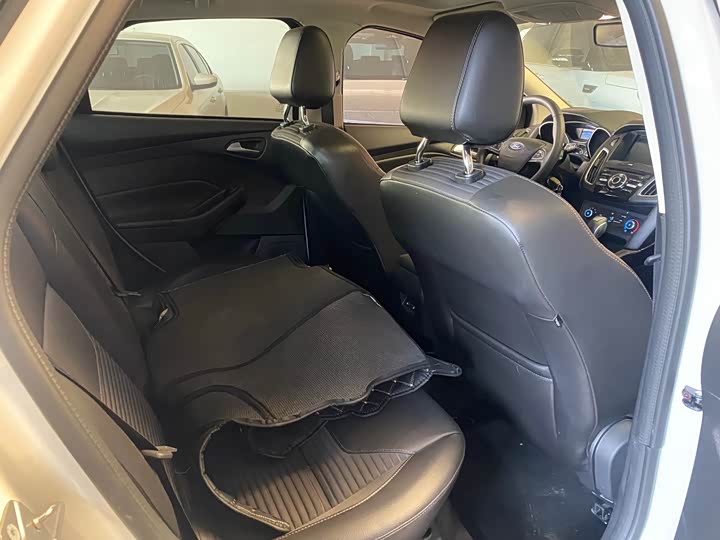 Фото 7 - Ford Focus