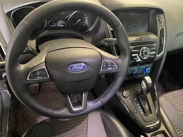 Фото 8 - Ford Focus