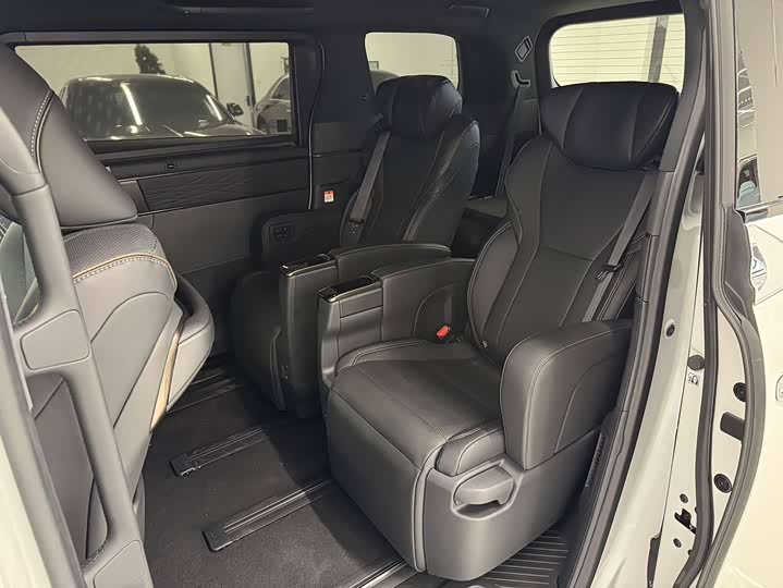Фото 6 - Toyota Alphard