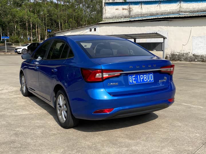 Фото 11 - Roewe i5