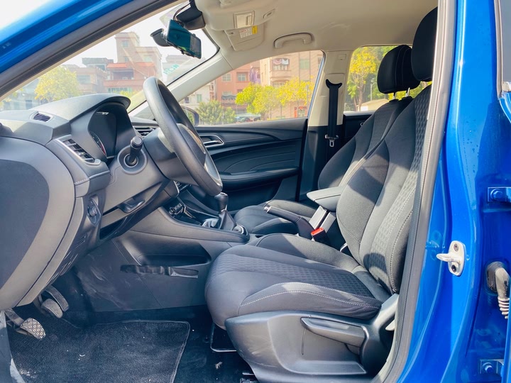 Фото 4 - Roewe i5