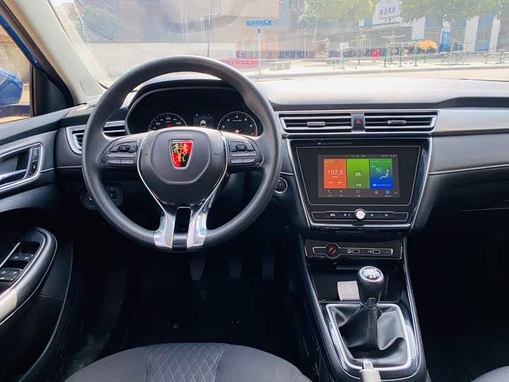 Фото 7 - Roewe i5