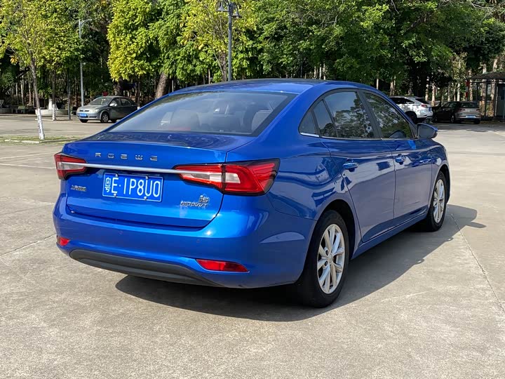 Фото 9 - Roewe i5