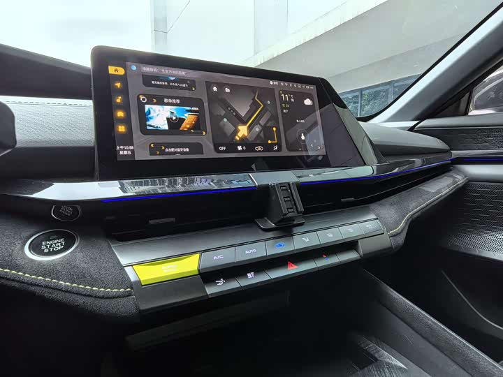 Фото 21 - Changan UNI-V