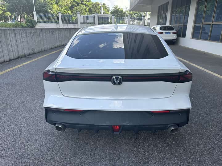 Фото 11 - Changan UNI-V