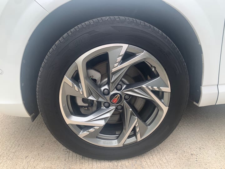 Фото 12 - Hongqi HS3